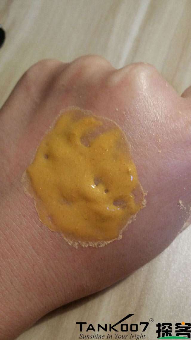 客户买了紫光手电验荧光剂，先拿面膜大姨妈巾开刀 