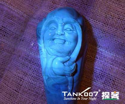 网上用紫光手电鉴定琥珀的帖子这么多，哪个是真假？